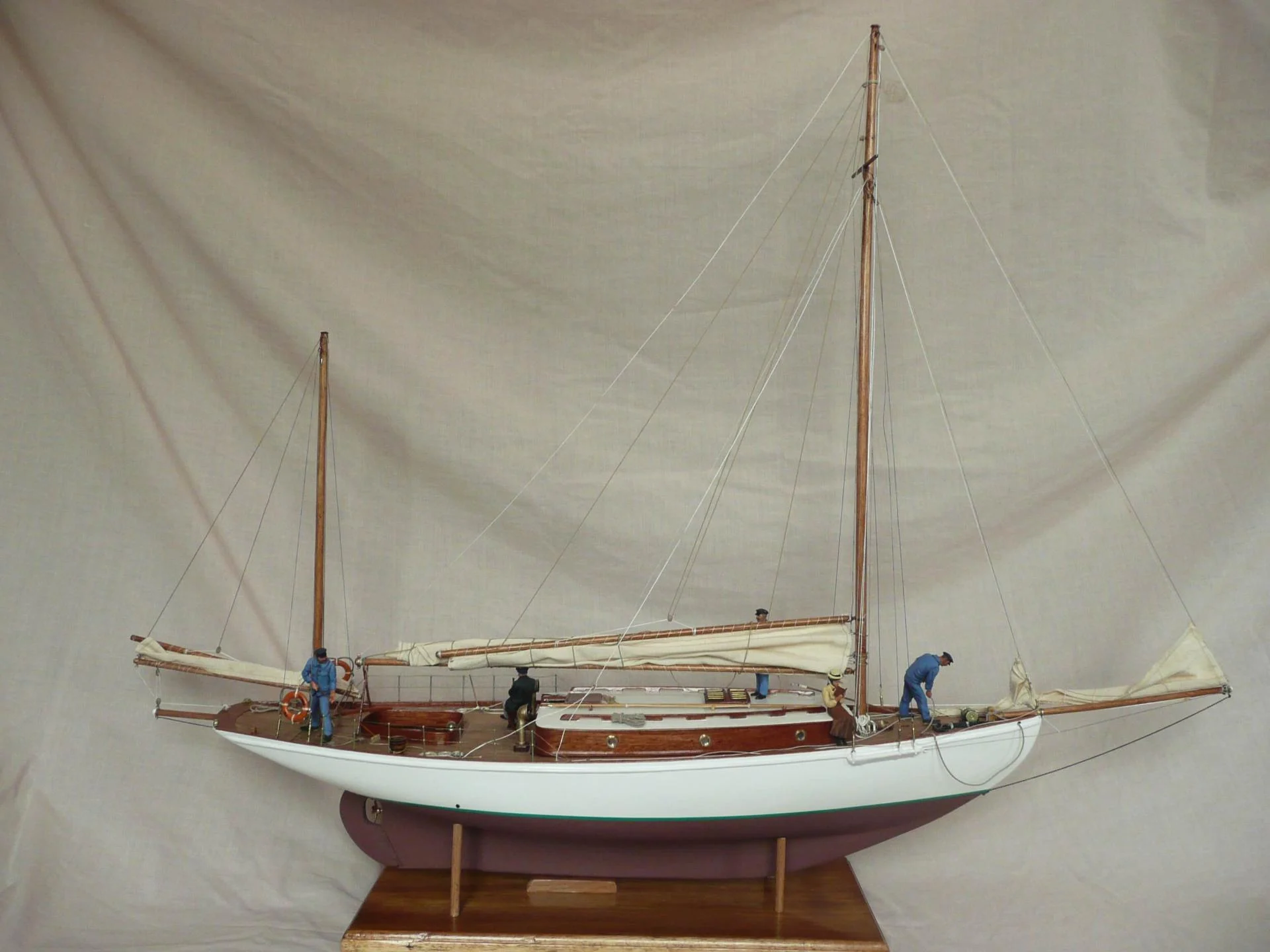 Yanna tribord